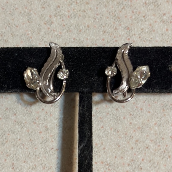 Van Dell Sterling 2 rhinestone screw back earrings (495) - Picture 6 of 7